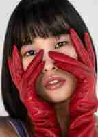 Photo gratuite femme, à, gants rouges, poser