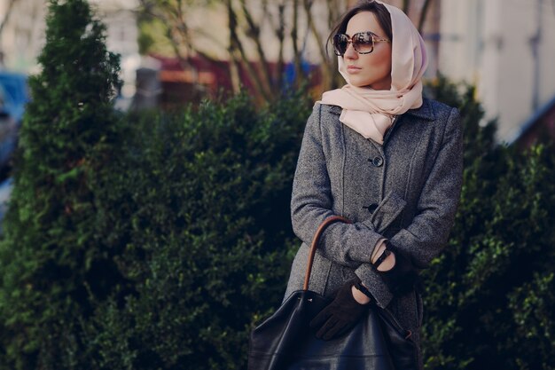 Femme avec un headscarg