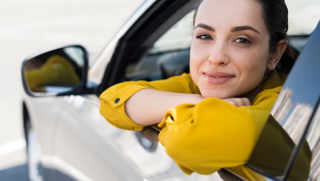 Femme, jaune, chemise, séance, voiture