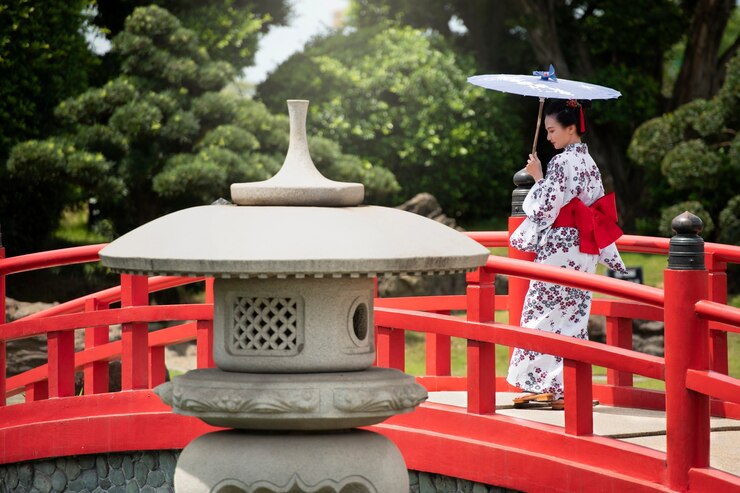 Photo gratuit une femme avec un kimono et un parapluie wagasa