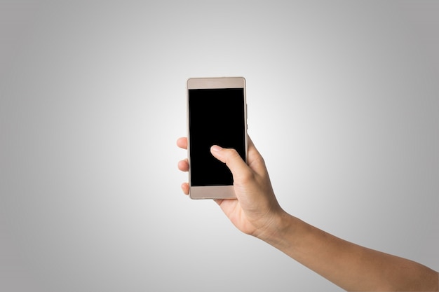 Femme Main tenant un écran vide de téléphone intelligent. Espace de copie. Main tenant le téléphone intelligent isolé sur fond blanc.