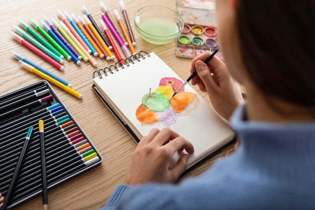 Femme à la maison dessin