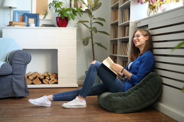 Femme à la maison