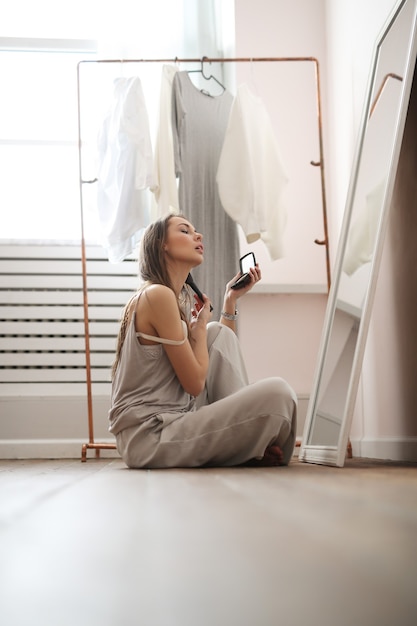 Femme à la maison