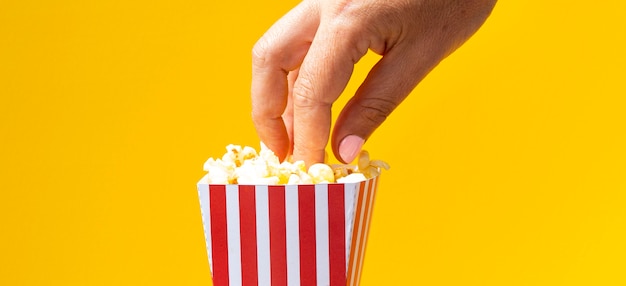 Femme, Manger, Pop-corn, Boîte