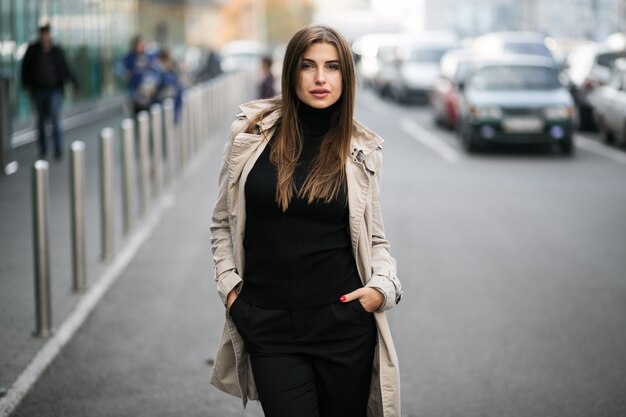 Femme en manteau