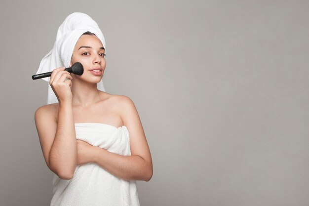 Femme avec maquillage