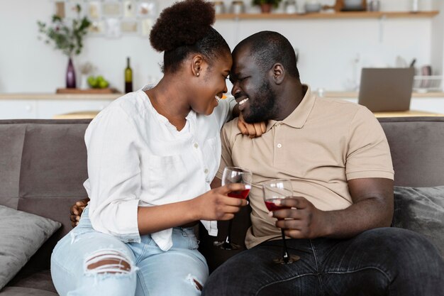 Femme et mari ayant du temps de qualité ensemble