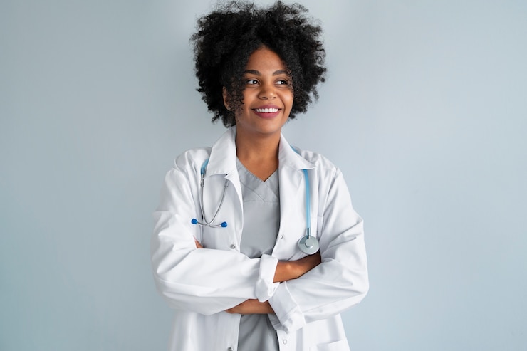 Photo gratuit femme médecin, porter, manteau blanc, vue frontale