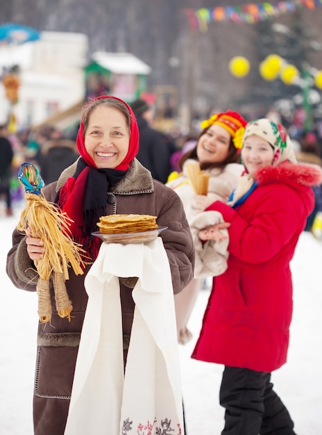 Femme mûre pendant Shrovetide