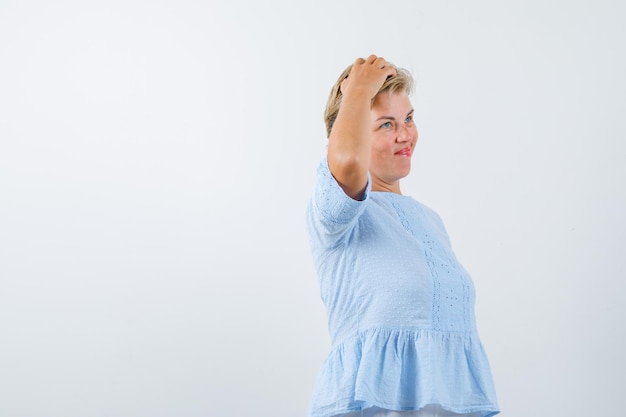 Femme mûre, poser, dans, studio