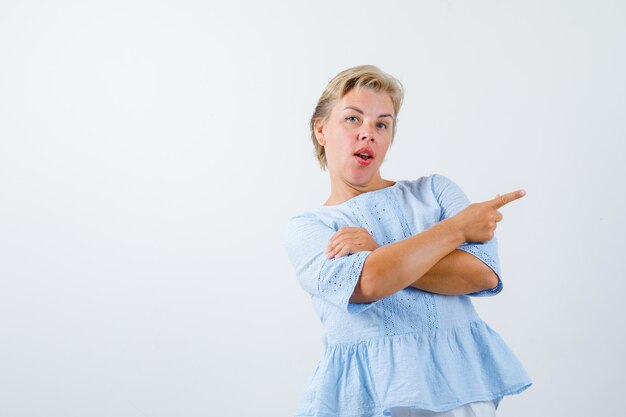 Femme mûre, poser, dans, studio