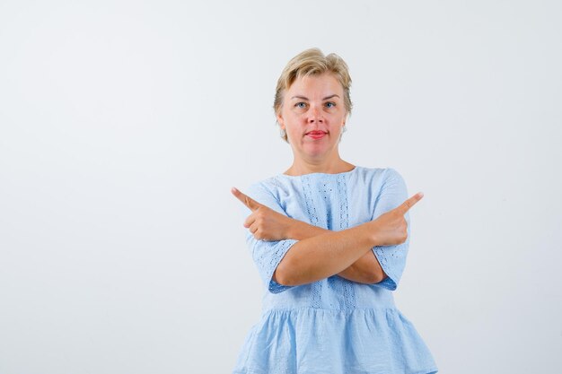 Femme mûre, poser, dans, studio