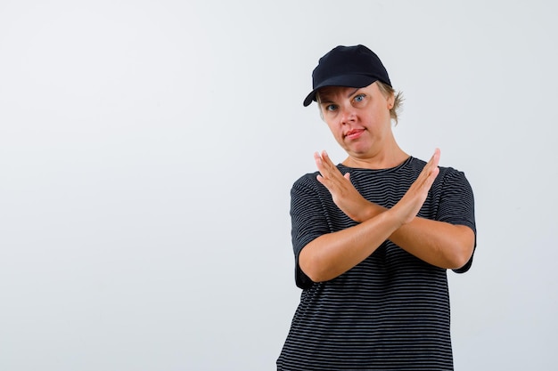 Femme mûre, poser, dans, studio