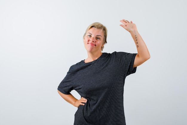 Femme mûre, poser, dans, studio