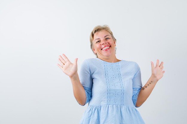 Femme mûre, poser, dans, studio