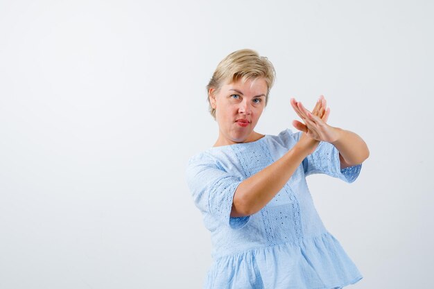 Femme mûre, poser, dans, studio