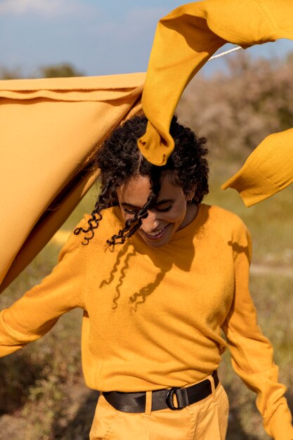 Femme, nature, corde à linge