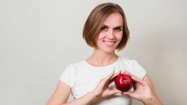 Femme avec nourriture