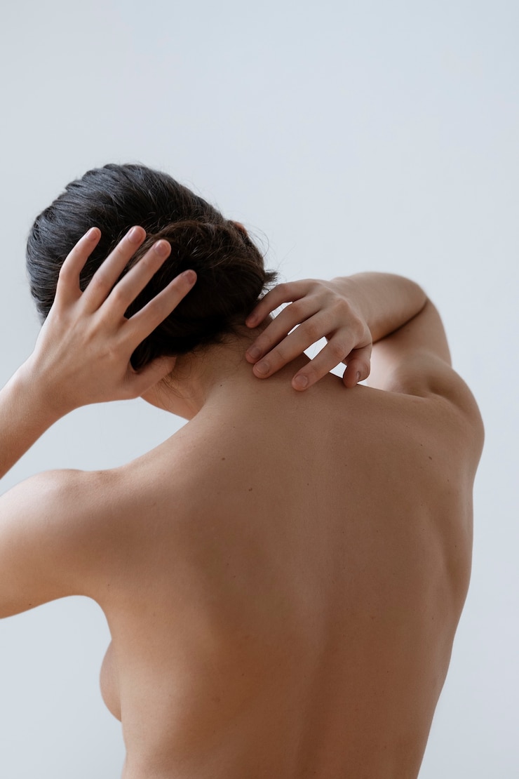Photo gratuit femme nue artistique posant