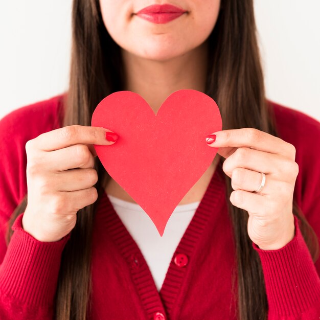 Femme, ornement, coeur papier