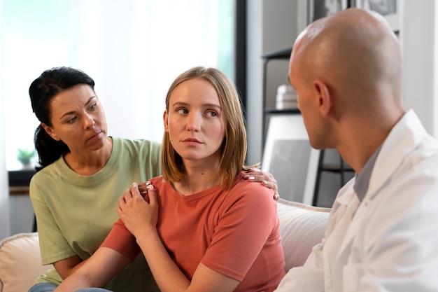 Femme passant par le processus d'avortement