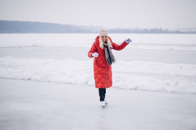 Femme, patinoire, à, les, lac