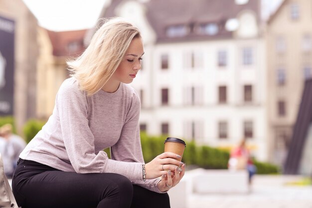 Femme en plein air