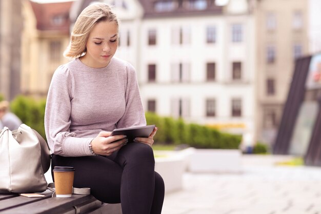 Femme en plein air