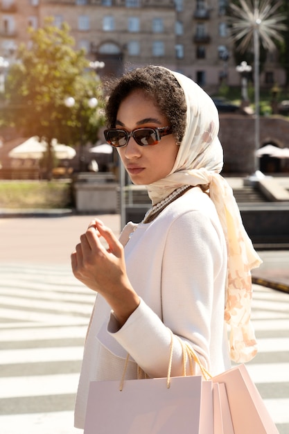 Femme, Porter, Lunettes Soleil, Vue Côté