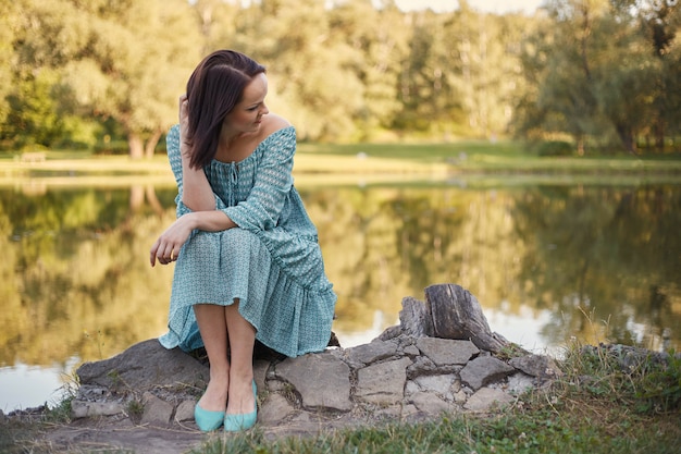 Femme romantique heureuse