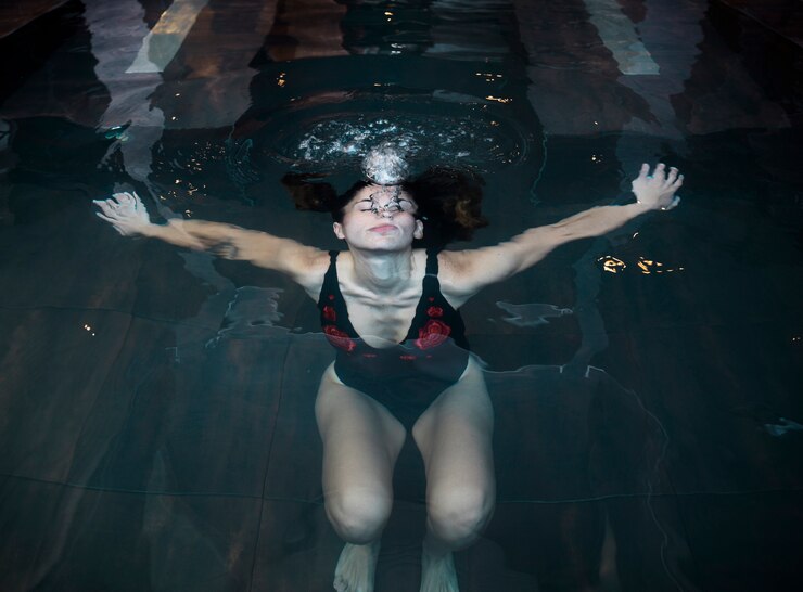 Photo gratuit femme se détendre dans un spa