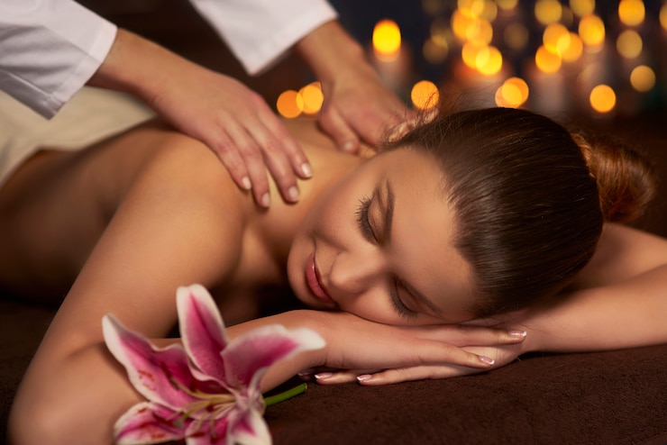 Photo gratuit femme se détendre dans le spa