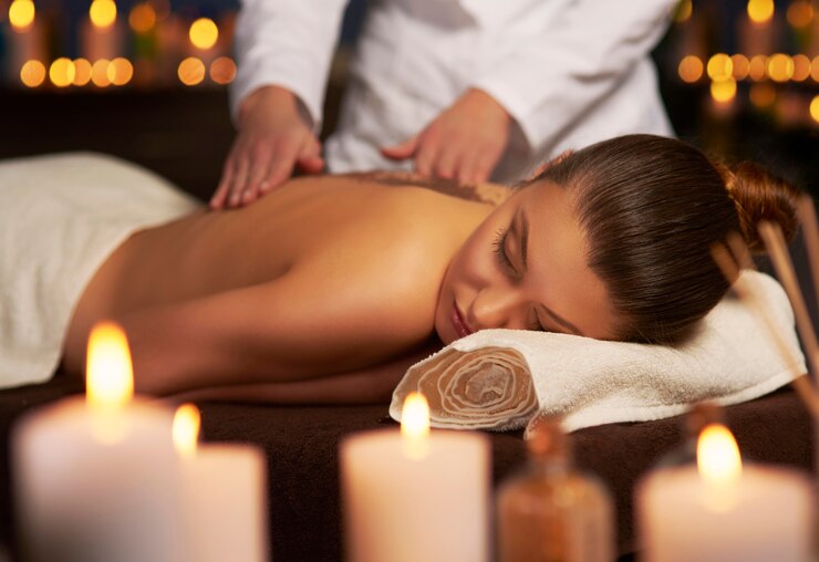 Photo gratuit femme se détendre dans le spa