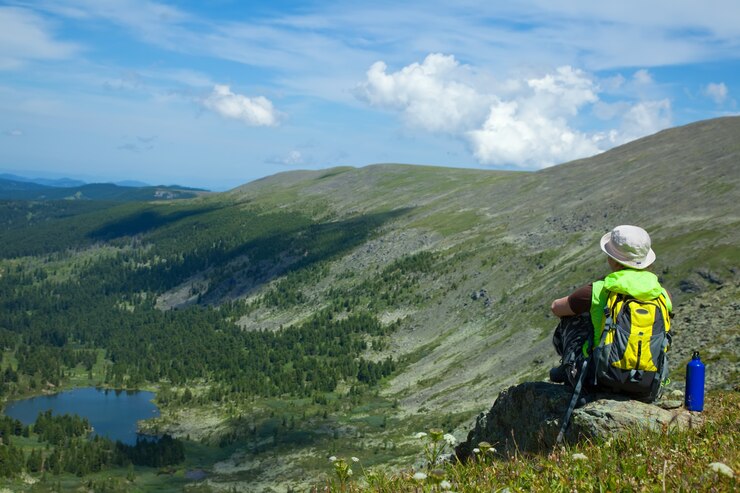 Photo gratuit femme sur le sommet de la montagne