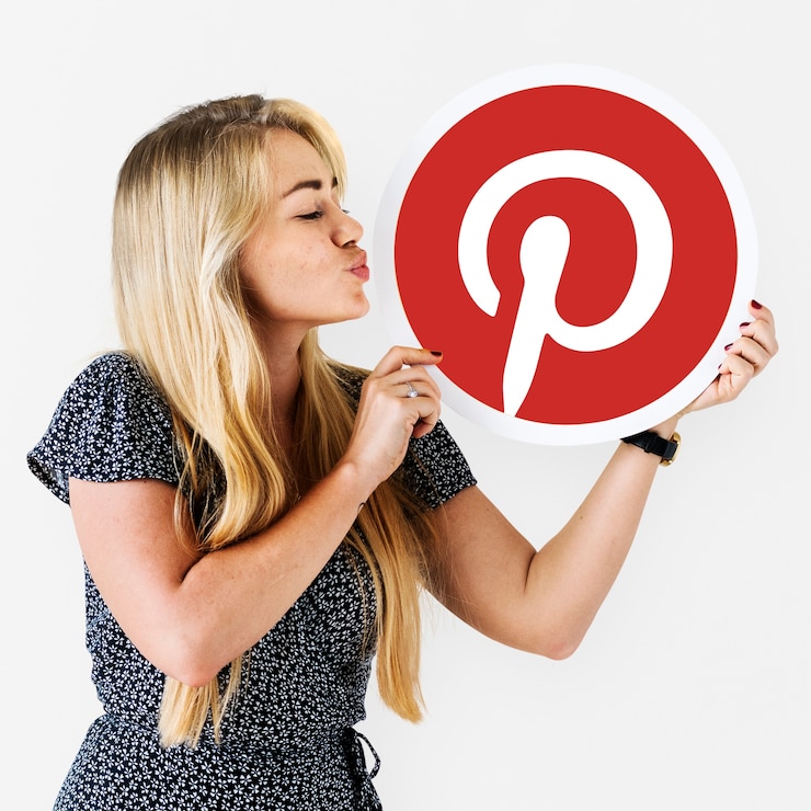 Photo gratuit femme souffle un baiser sur une icône pinterest
