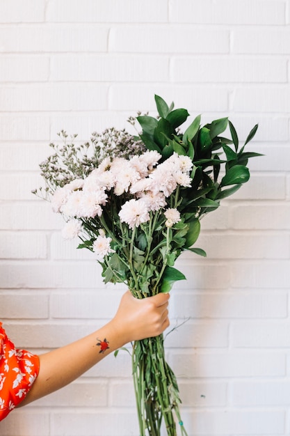 Femme, tenue, bouquet