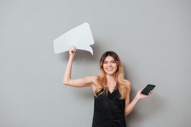 femme, tenue, écran blanc, téléphone portable, et, bulle discours