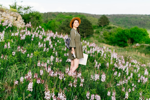 Femme sur le terrain