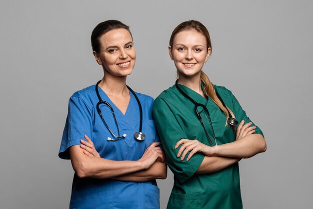 Femme travaillant comme médecin