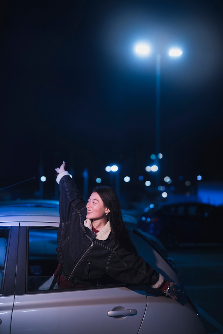 Photo gratuit femme en voiture à nicht