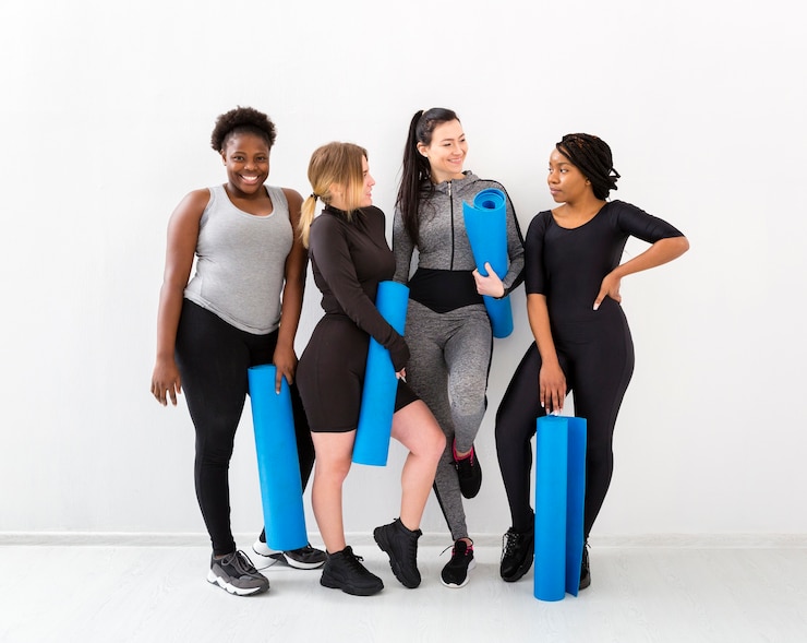 Photo gratuit femmes concluant des cours de fitness