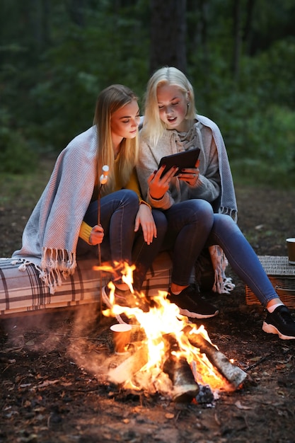 Femmes dans la forêt