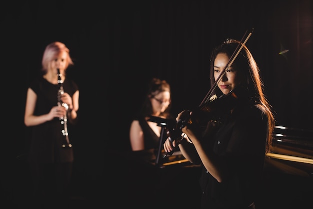 Femmes, jouer, divers, instrument