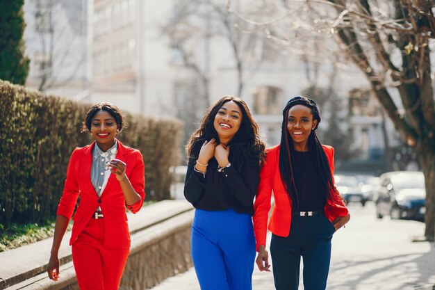 Femmes noires dans un parc