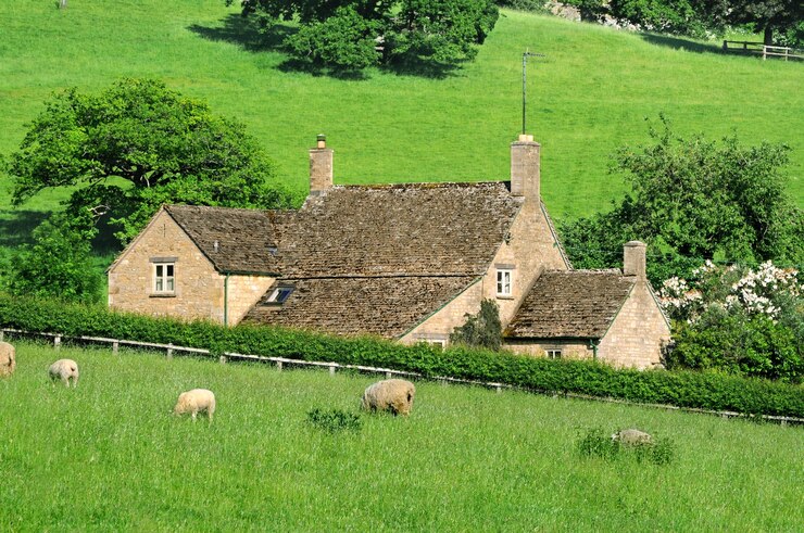 Ferme dans la campagne anglaise des Cotswolds