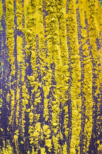 Festival de holi jaune en poudre sur fond