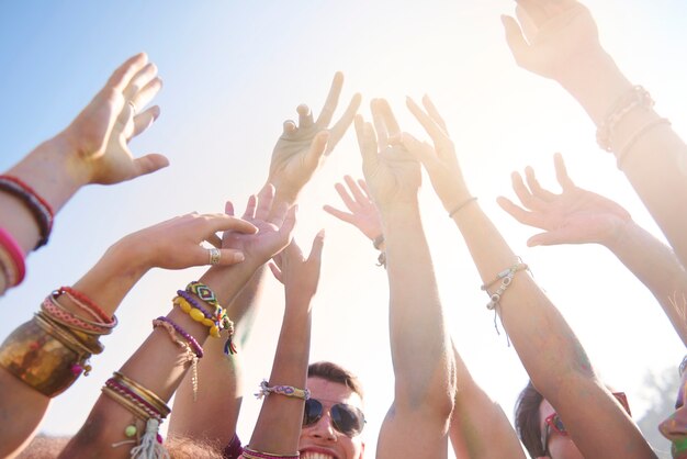 Festival de musique d'été attirant beaucoup de monde