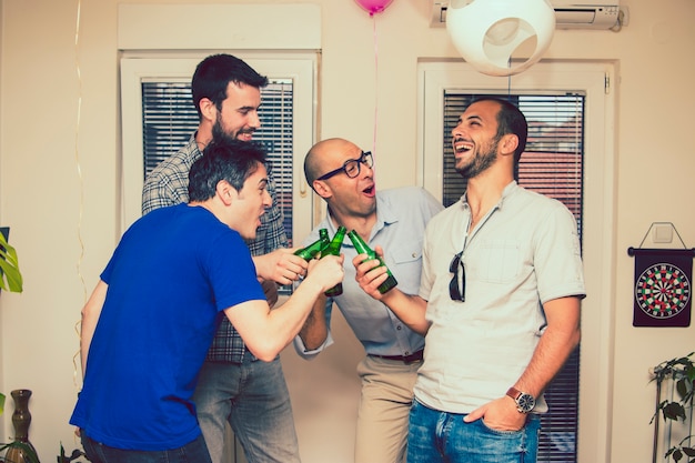 Fête des hommes avec bière