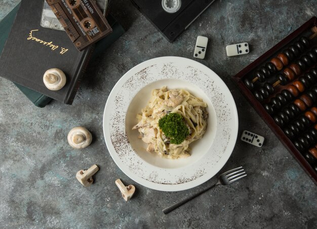 Fettucine aux champignons et crème vue de dessus